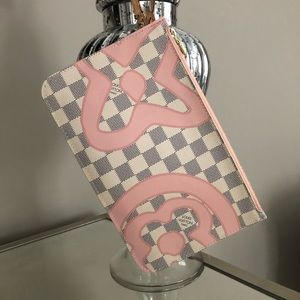 NWT Louis Vuitton Tahitienne Wristlet